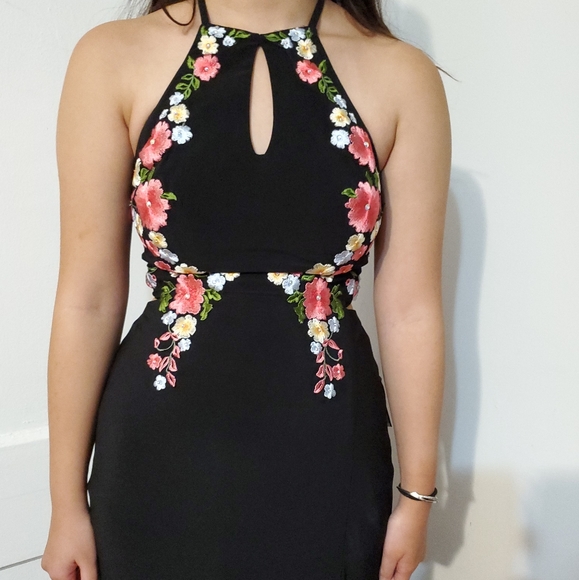 Gorgeous evening gown. - Picture 4 of 8